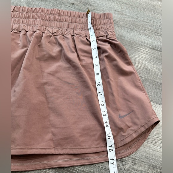 Nike Women's Dri-Fit Skort in Mauve - Picture 9 of 9